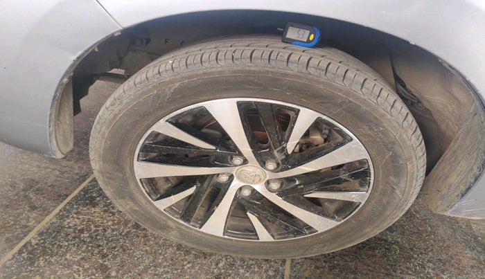 2022 Toyota Innova Crysta 2.4 ZX AT 7 STR, Diesel, Automatic, 64,330 km, tyre