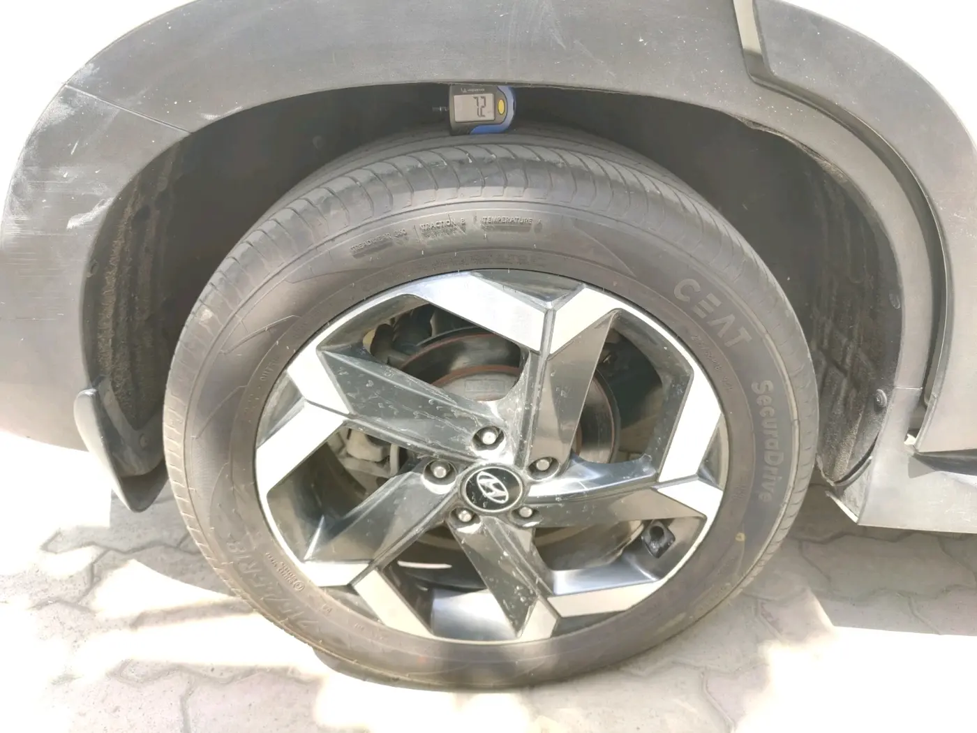 2021 Hyundai ALCAZAR PLATINUM (O) 6STR 2.0 AT, Petrol, Automatic, 75,229 km, tyre