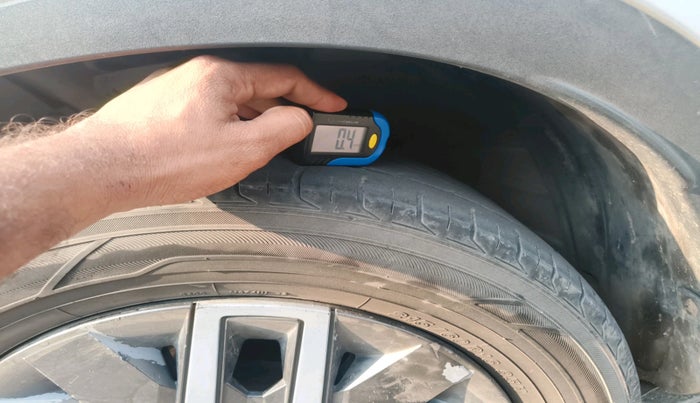 2021 Hyundai VENUE SX 1.5 CRDI, Diesel, Manual, 1,16,109 km, tyre