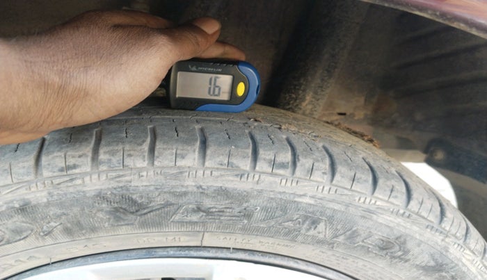 2015 Honda Amaze 1.2L I-VTEC S, CNG, Manual, 1,50,486 km, tyre