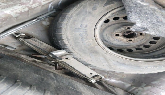 2015 Honda Amaze 1.2L I-VTEC S, CNG, Manual, 1,50,486 km, tyre