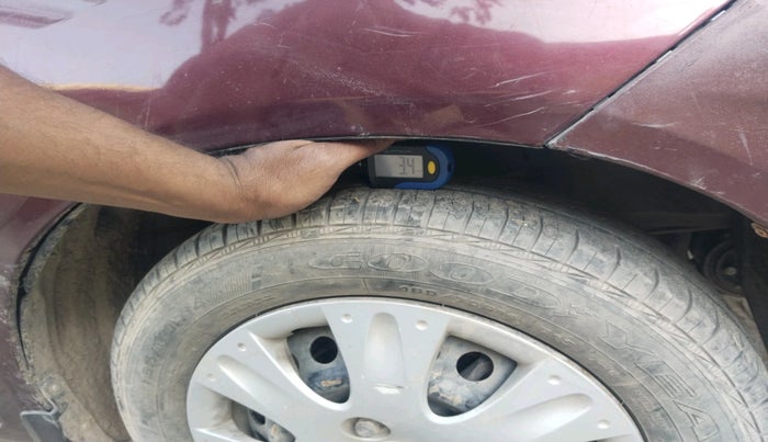 2015 Honda Amaze 1.2L I-VTEC S, CNG, Manual, 1,50,486 km, tyre