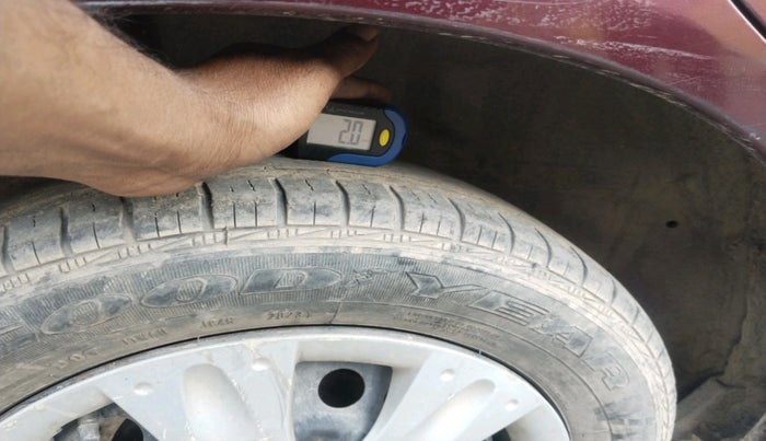 2015 Honda Amaze 1.2L I-VTEC S, CNG, Manual, 1,50,486 km, tyre