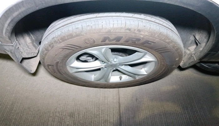 2026 Tata Safari PURE, Diesel, Manual, 3,102 km, tyre