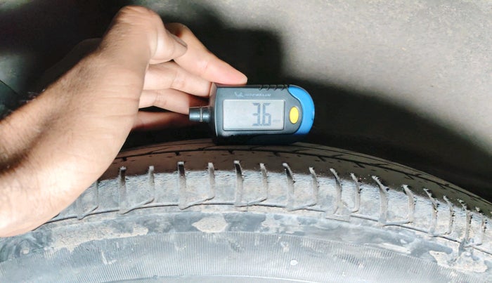 2013 Hyundai i10 SPORTZ 1.2, CNG, Manual, 1,03,278 km, tyre