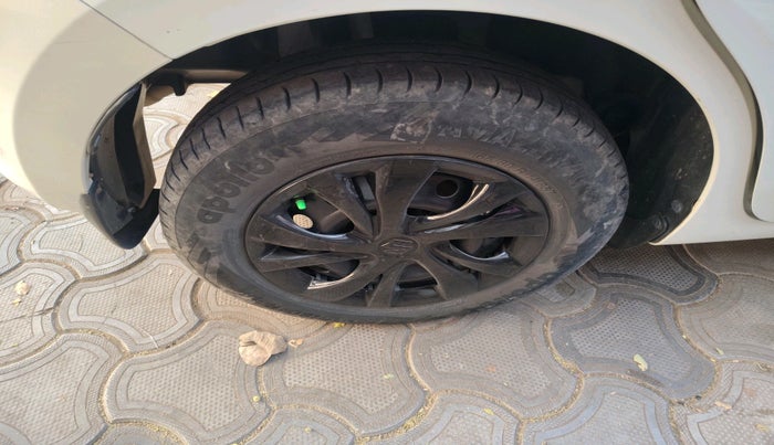 2018 Maruti Swift VXI AMT, Petrol, Automatic, 78,578 km, tyre