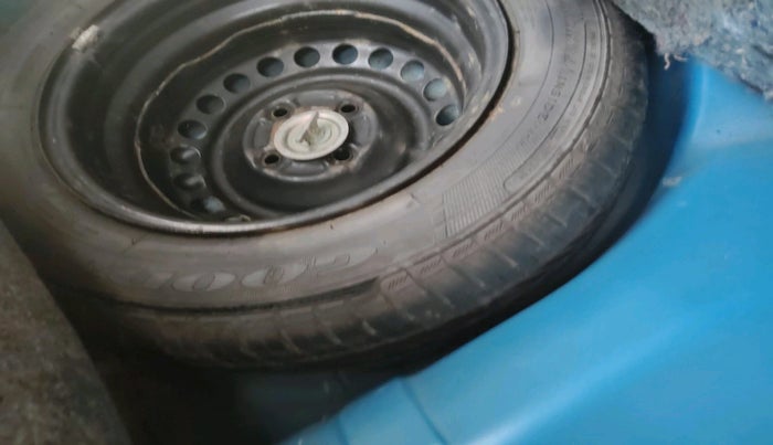 2012 Honda Brio V MT, Petrol, Manual, 47,858 km, tyre