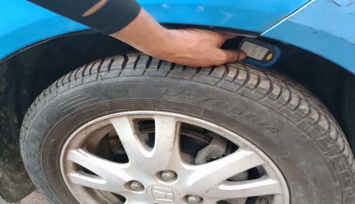 2012 Honda Brio V MT, Petrol, Manual, 47,858 km, tyre