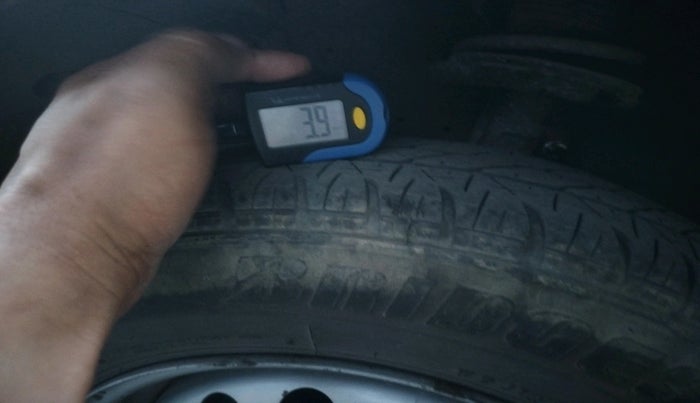 2016 Maruti Swift LXI (O), Petrol, Manual, 1,23,171 km, tyre