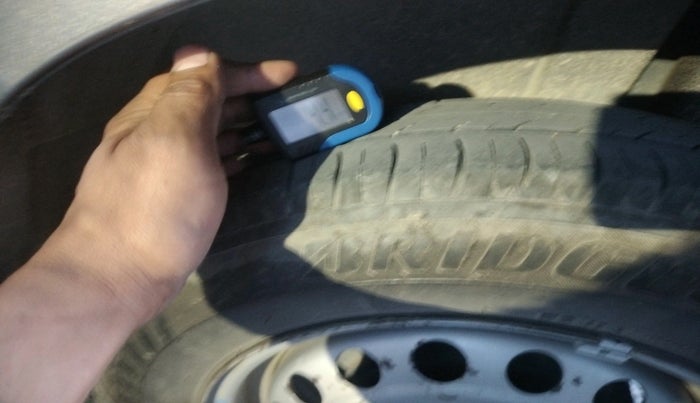 2016 Maruti Swift LXI (O), Petrol, Manual, 1,23,171 km, tyre