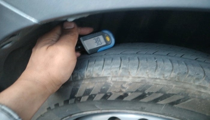 2016 Maruti Swift LXI (O), Petrol, Manual, 1,23,171 km, tyre