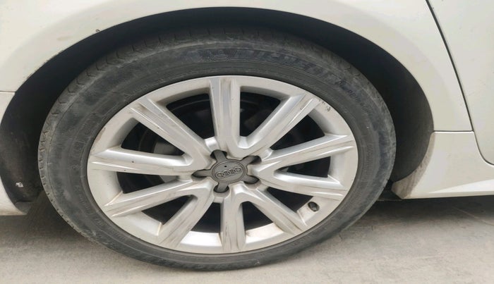 2015 Audi A6 35 TDI S LINE, Diesel, Automatic, 1,66,814 km, tyre