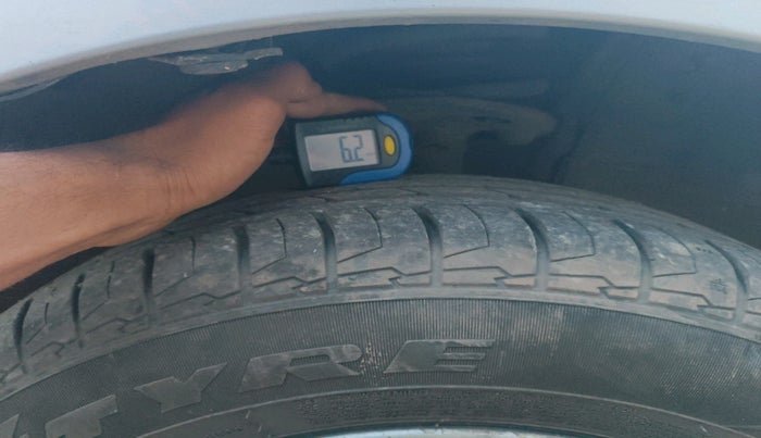 2014 Toyota Corolla Altis G PETROL, CNG, Manual, 97,269 km, tyre