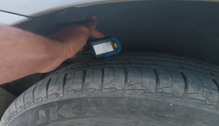 2014 Toyota Corolla Altis G PETROL, CNG, Manual, 97,269 km, tyre