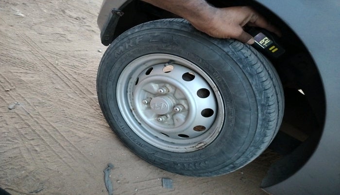 2014 Hyundai Eon ERA +, Petrol, Manual, 32,364 km, tyre