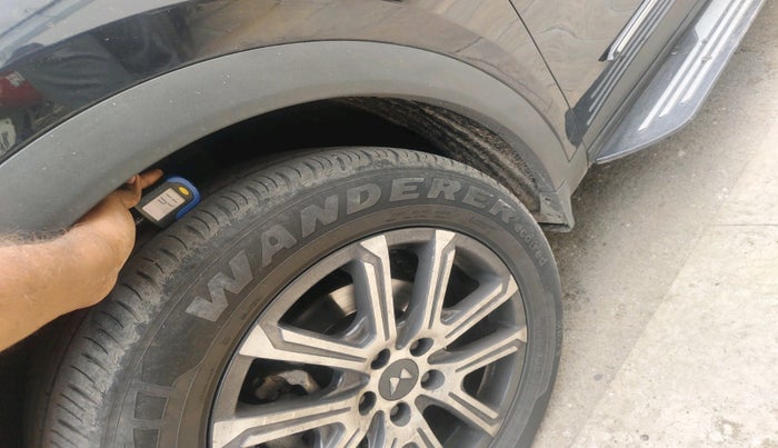 2022 Mahindra XUV700 AX 7 LUXURY D AT 7 STR, Diesel, Automatic, 51,775 km, tyre