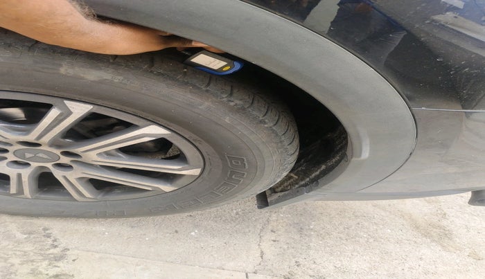 2022 Mahindra XUV700 AX 7 LUXURY D AT 7 STR, Diesel, Automatic, 51,775 km, tyre