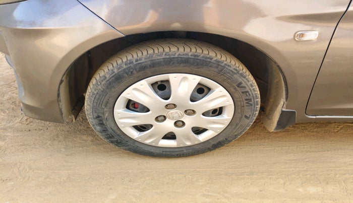 2015 Honda Amaze 1.2L I-VTEC S, Petrol, Manual, 40,476 km, tyre