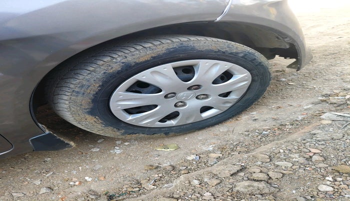 2015 Honda Amaze 1.2L I-VTEC S, Petrol, Manual, 40,476 km, tyre