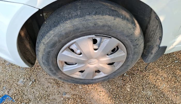 2007 Maruti Swift LXI 1.3, Petrol, Manual, 1,21,619 km, tyre