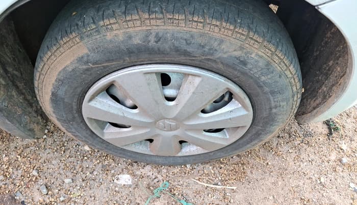 2007 Maruti Swift LXI 1.3, Petrol, Manual, 1,21,619 km, tyre
