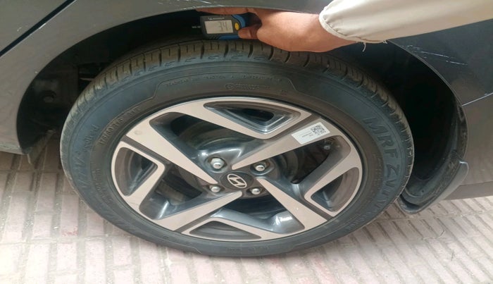 2023 Hyundai AURA SX 1.2 CNG, CNG, Manual, 25,810 km, tyre