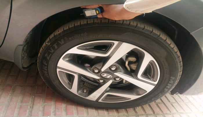 2023 Hyundai AURA SX 1.2 CNG, CNG, Manual, 25,810 km, tyre