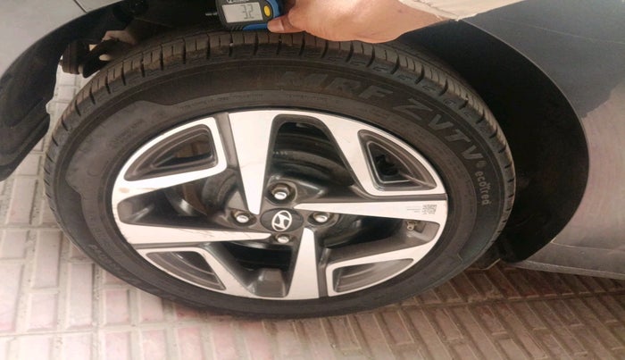 2023 Hyundai AURA SX 1.2 CNG, CNG, Manual, 25,810 km, tyre