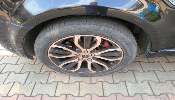 2010 Landrover Range Rover Sport 3.0 TDV6 HSE DIESEL, Diesel, Automatic, 1,29,346 km, tyre