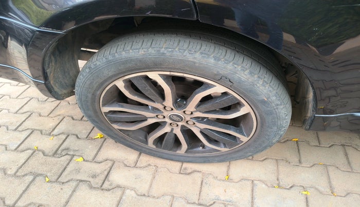 2010 Landrover Range Rover Sport 3.0 TDV6 HSE DIESEL, Diesel, Automatic, 1,29,346 km, tyre