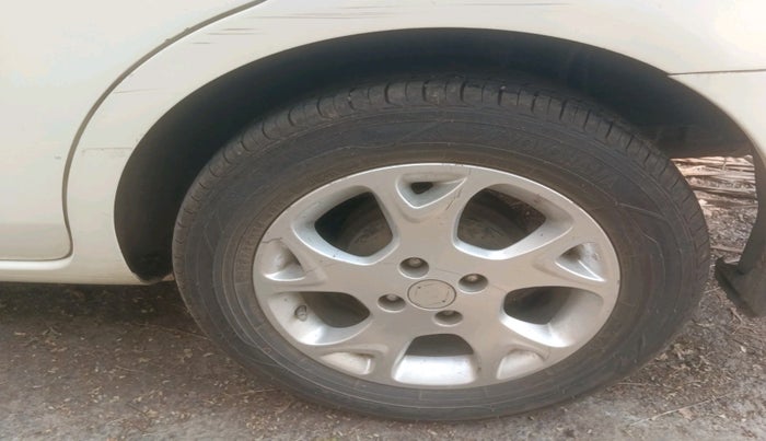 2013 Renault Scala RXL DIESEL, Diesel, Manual, 1,22,696 km, tyre