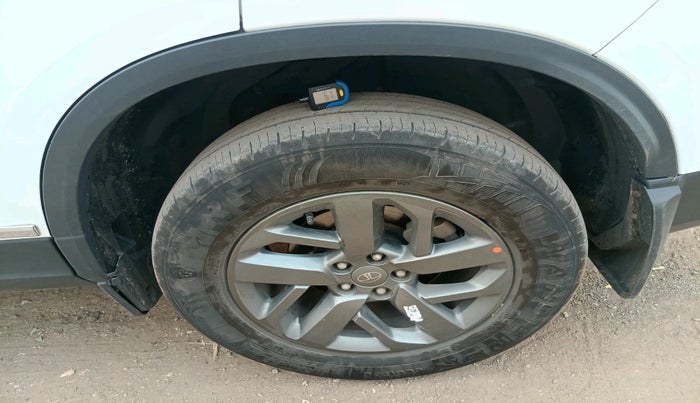 2024 Tata Safari PURE PLUS S, Diesel, Manual, 44,810 km, tyre