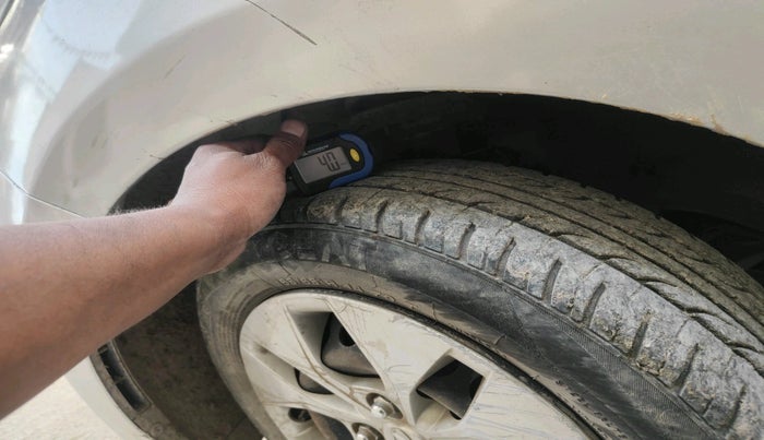 2017 Hyundai Xcent E+, Petrol, Manual, 1,02,362 km, tyre