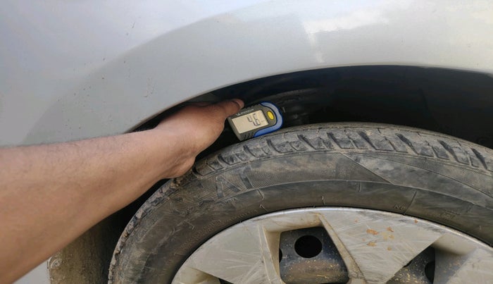 2017 Hyundai Xcent E+, Petrol, Manual, 1,02,362 km, tyre