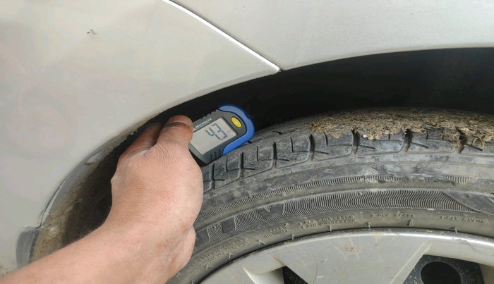 2017 Hyundai Xcent E+, Petrol, Manual, 1,02,362 km, tyre