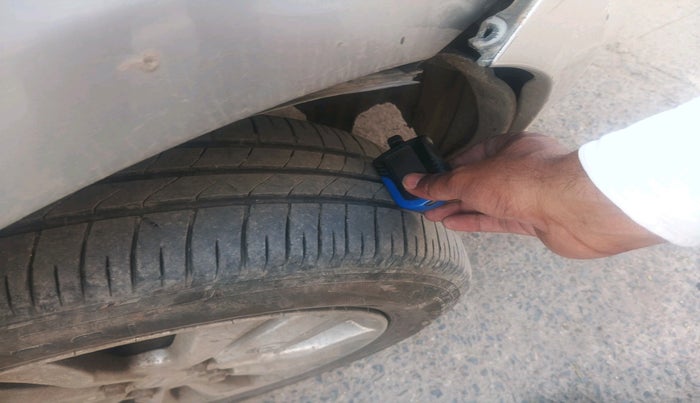 2012 Honda City 1.5L I-VTEC V MT, Petrol, Manual, 1,07,718 km, tyre