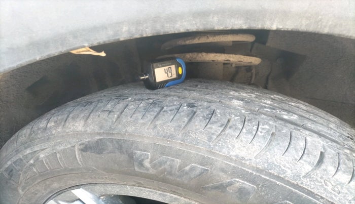 2022 Mahindra XUV700 MX P MT 5 STR, Petrol, Manual, 35,827 km, tyre