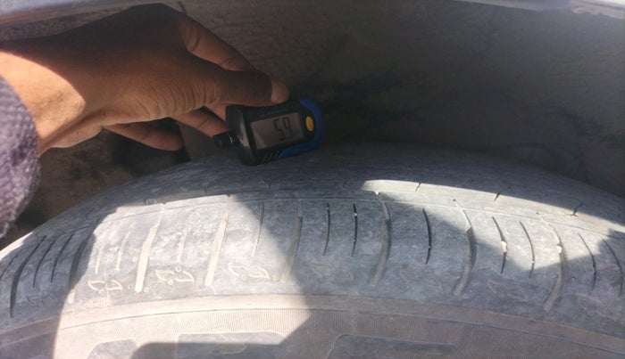 2022 Mahindra XUV700 MX P MT 5 STR, Petrol, Manual, 35,827 km, tyre