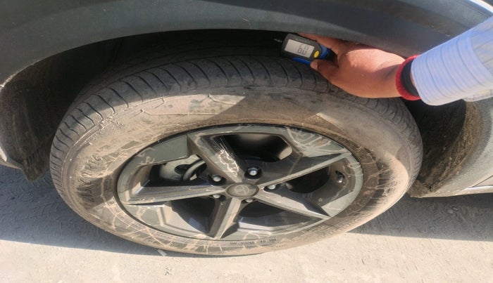 2025 Tata NEXON Creative Plus (S) 1.2 iCNG 6MT Dark Edition, CNG, Manual, 5,933 km, tyre