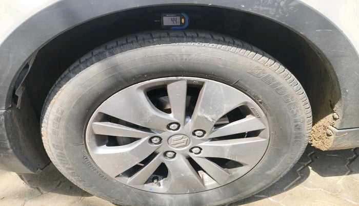 2016 Maruti S Cross ALPHA 1.6, Diesel, Manual, 1,02,110 km, tyre