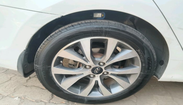 2014 Hyundai Verna FLUIDIC 1.6 CRDI SX, Diesel, Manual, 66,827 km, tyre