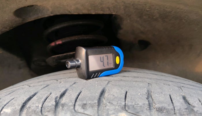 2011 Skoda Yeti ACTIVE 2.0 TDI CR 4X2, Diesel, Manual, 2,16,987 km, tyre