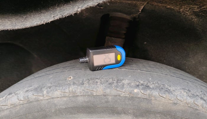 2011 Skoda Yeti ACTIVE 2.0 TDI CR 4X2, Diesel, Manual, 2,16,987 km, tyre