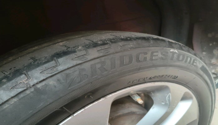 2017 Renault Lodgy 110 PS RXZ STEPWAY 7 STR, Diesel, Manual, 1,81,297 km, tyre