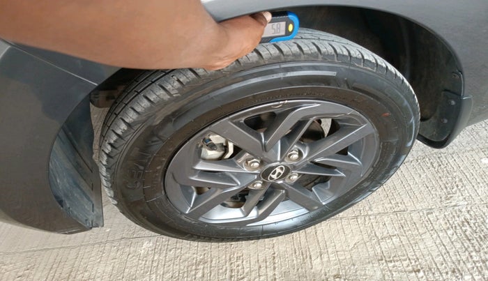 2022 Hyundai GRAND I10 NIOS SPORTZ AMT 1.2 KAPPA VTVT, Petrol, Automatic, 19,520 km, tyre