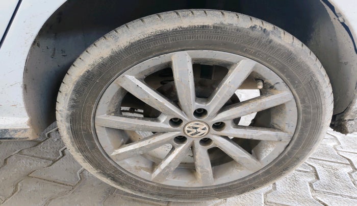 2022 Volkswagen Polo HIGHLINE PLUS 1.0, Petrol, Manual, 50,496 km, tyre