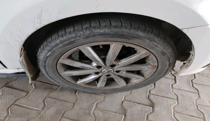 2022 Volkswagen Polo HIGHLINE PLUS 1.0, Petrol, Manual, 50,496 km, tyre