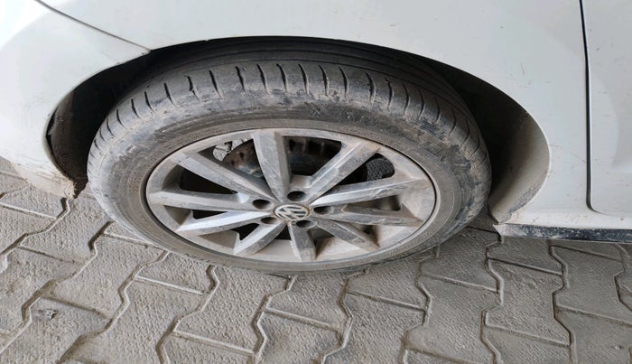 2022 Volkswagen Polo HIGHLINE PLUS 1.0, Petrol, Manual, 50,496 km, tyre