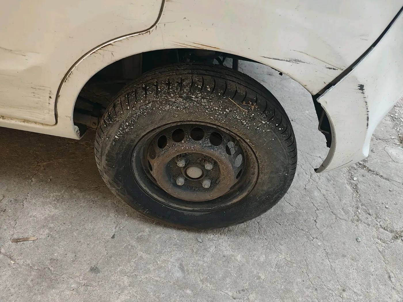2015 Maruti Alto 800 LXI, Petrol, Manual, 1,19,173 km, tyre