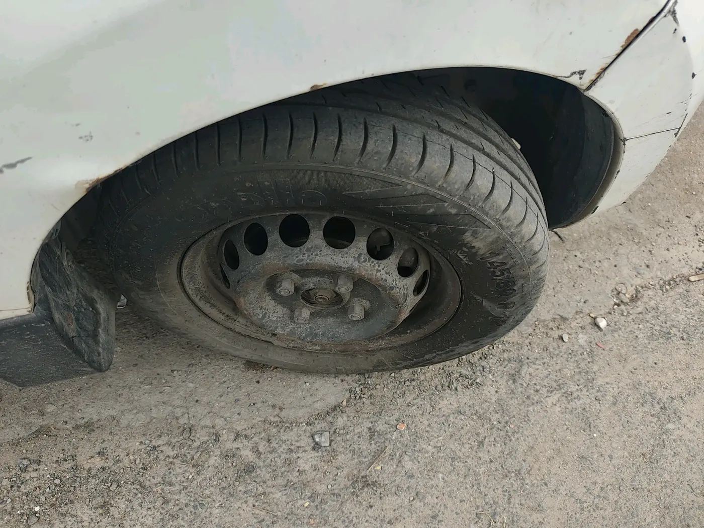 2015 Maruti Alto 800 LXI, Petrol, Manual, 1,19,173 km, tyre